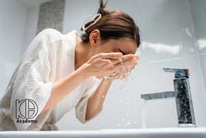 تا چند ساعت بعد از فیشیال می توان صورت را شست